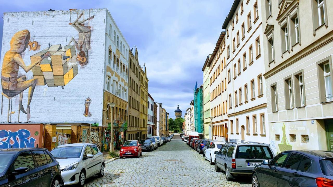 In Center Halle With Shared Bathroom & Kitchen - Free Wifi, Netflix, Ipad & Ground Floor Apartment